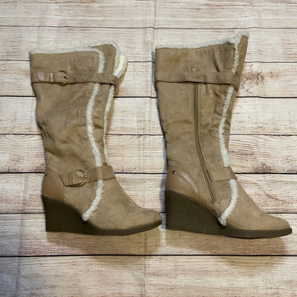 Women’s Tall Shearling Beige Boots size 8